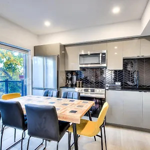 Restful Nights, Adventure Days Await! Apartment Montreal